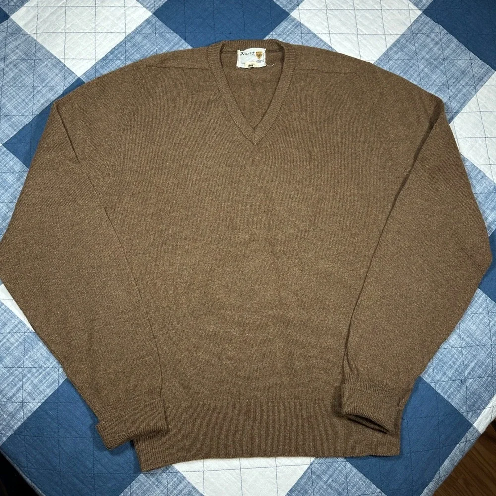 Vintage 70s Amcrest Mens Brown 100% Lambswool V-Neck Sweater Made in England L